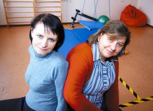 Od lewej: Jolanta Świderska i Elżbieta Krysiewicz z Fundacji Oswoić Świat.