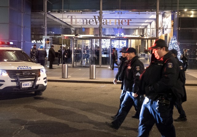 Alarm bombowy w Nowym Jorku. Policja ewakuowała budynek Time Warner Center w Nowym Jorku z powodu alarmu bombowego. W budynku mieszczą się studia telewizji CNN. Pracownicy telewizji potwierdzili, że włączono kilka alarmów pożarowych i zarządzono ewakuację.