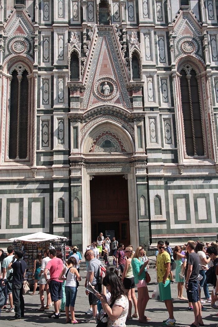 Katedra niczym magnes przyciąga turystów
