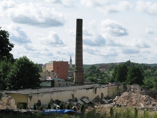 Rozbiórka fabrycznych hal.