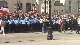 Przenoszenie krzyża sprzed Pałacu Prezydenckiego: bójki i zamieszki! [relacja na żywo, zdjęcia, wideo]