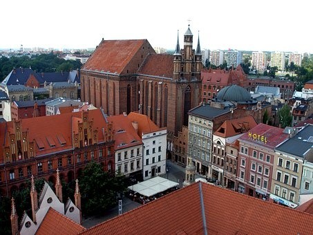 Toruń to malownicze miasteczko, które jest jednym z...