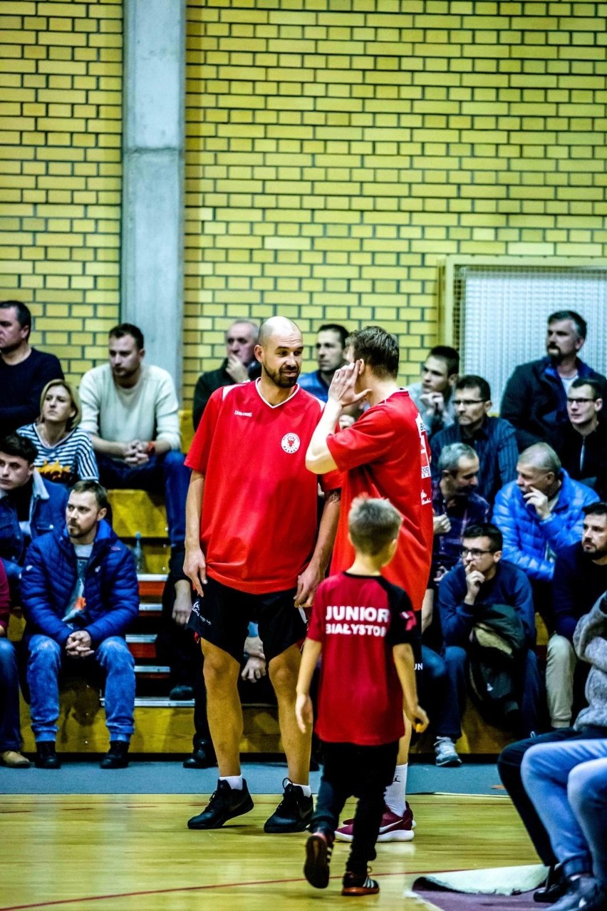 Mecz II ligi koszykówki Żubry Białystok - Tur Basket Bielsk...