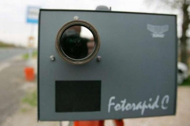 Przenośny fotoradar, stosowany przez strażników miejskich