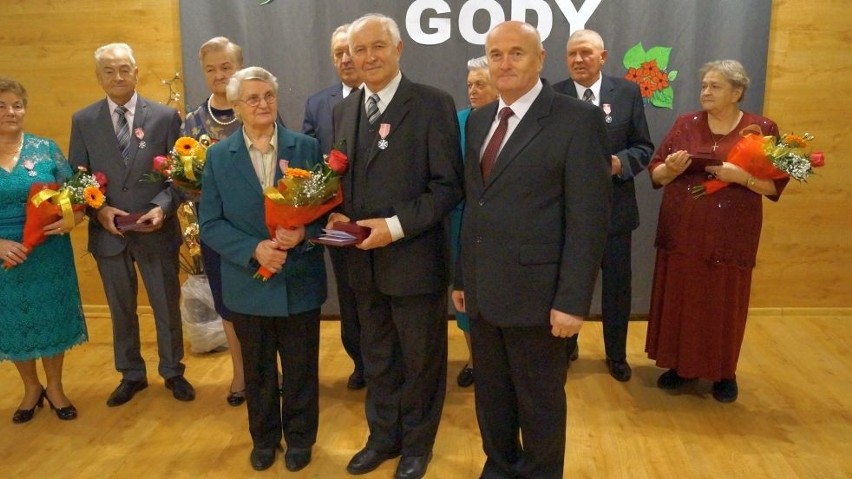 Świętowali 50-lecie ślubu, a potem ruszyli na parkiet. Tak wyglądał "Bal Seniora" w Jaświłach (zdjęcia)