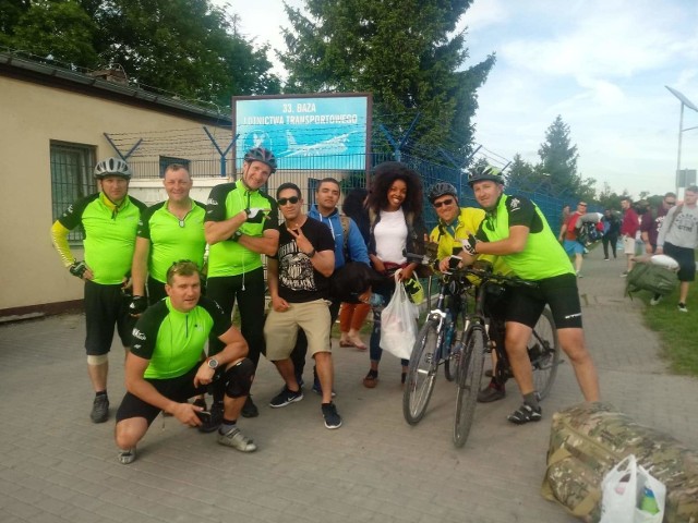Górnicy z Chwałowic na rowerach odwiedzili Gniezno. Goszczą we wszystkich stolicach Polski