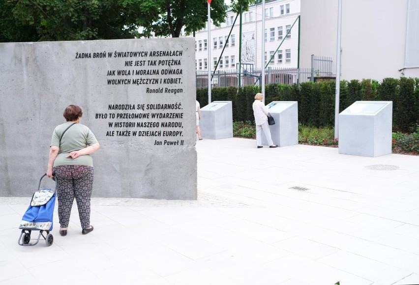 Pomnik "Solidarności" w Warszawie odsłonięty 4.06.2021