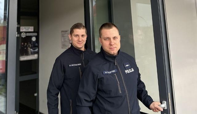 Podczas cięcia drewna odrąbał sobie palce. Policjanci eskortowali rannego 48-latka z Gdańska do szpitala