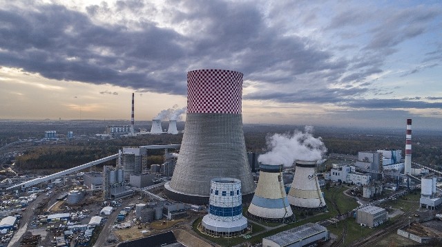 Wybudowany dwa lata temu blok energetyczny o mocy 910 megawatów w Jaworznie został odstawiony do oczyszczania