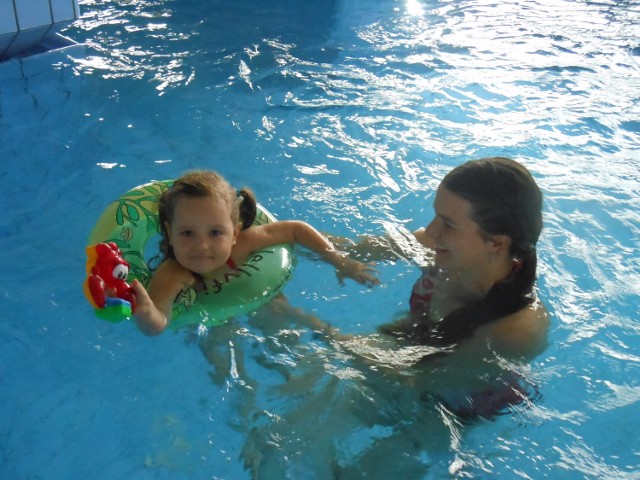 Zajęcia dla najmłodszych na pływalni Delfin odbywają się w każdą sobotę w godzinach od 8.00 do 10.00.