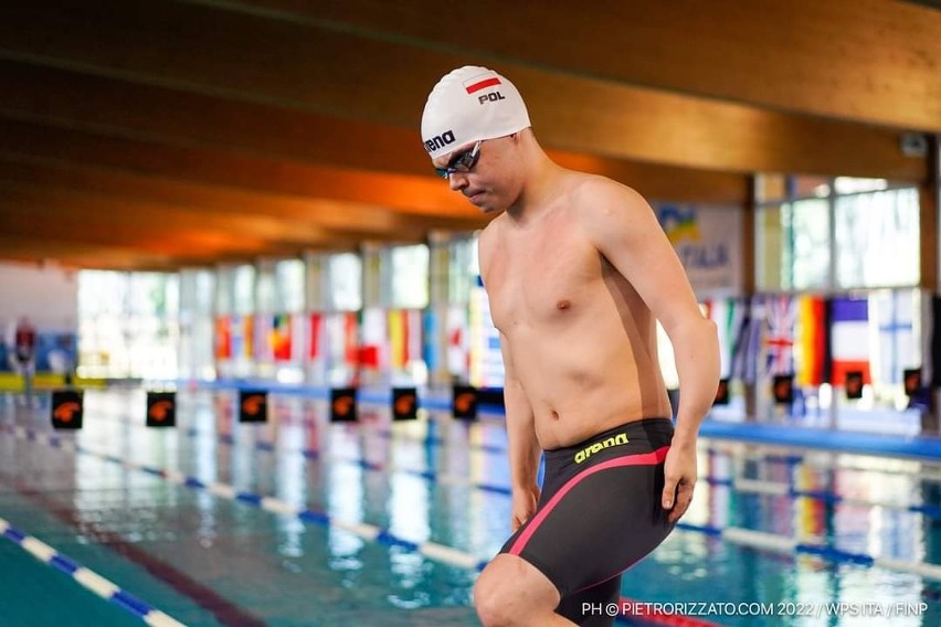 Puchar Świata w pływaniu World Series Para Swimming. Reprezentant Polski z Krakowa z dwoma medalami  