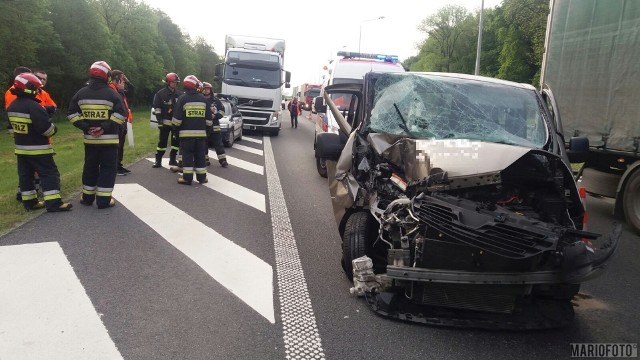 Według wstępnych ustaleń policjantów, 26-letni kierowca renault trafic zasnął za kierownicą i najechał na tył ciężarówki marki Volvo.Info z Polski - przegląd najciekawszych informacji ostatnich dni w kraju (18.05. 2017)