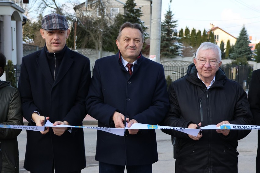 W Zachełmiu w gminie Zagnańsk powstała 2,5-kilometrowa droga i chodnik. To wielomilionowa inwestycja z rządowym wsparciem