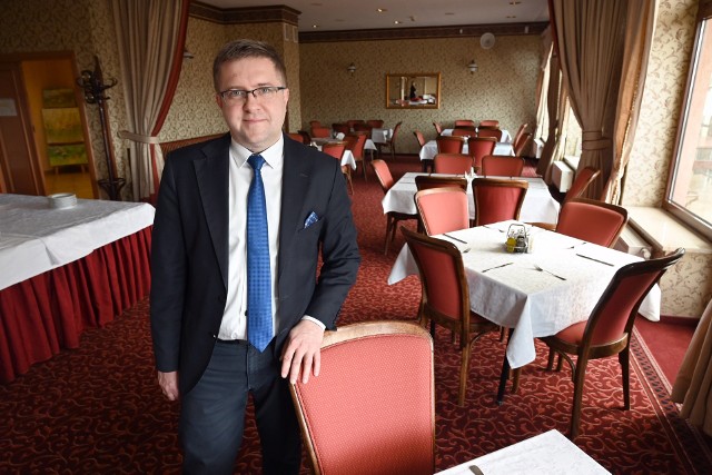 Grzegorz Orawiec, prezesa zarządu Ośrodka Promowania Przedsiębiorczości w Sandomierzu zaprasza do odmienionej restauracji w Hotelu Basztowy już w połowie marca.