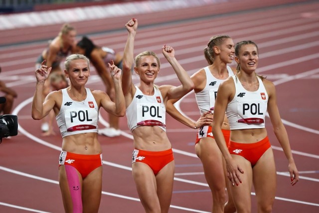 Małgorzata Hołub-Kowalik (druga od lewej) z koleżankami ze srebrnej sztafety 4x400 m.