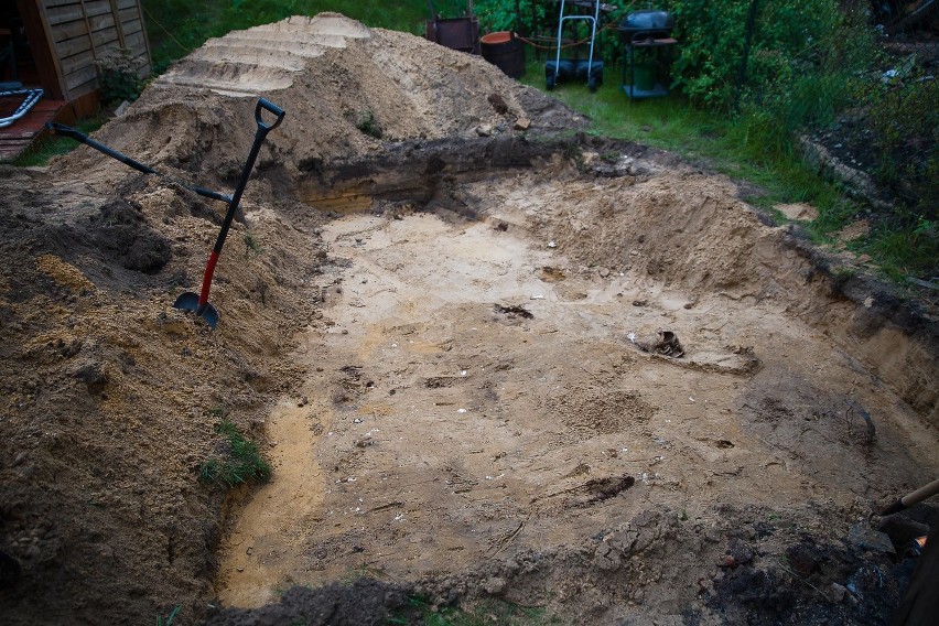 Archeolodzy znaleźli  szczątki czterech osób i ślady jam...