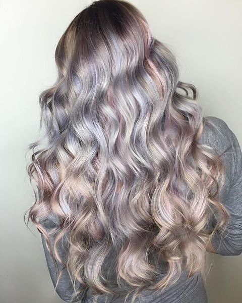 Najnowszy trend w koloryzacji - perłowe włosy!
