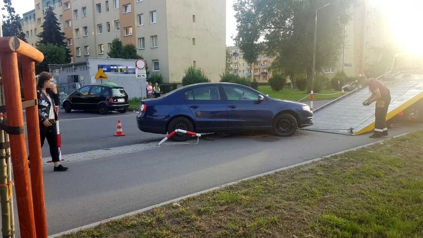 Pijana kobieta staranowała w Kluczborku słupki i wjechała na...