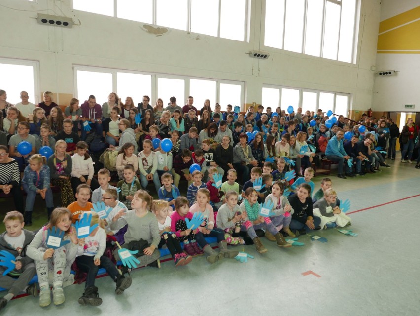 W hali sportowej w Gąsawie zorganizowano happening "Dzieci...