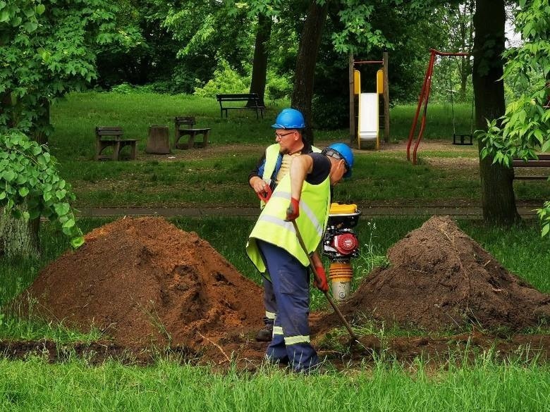 Coraz więcej zmian w parku Glazja przy ul. Waryńskiego. Teren podzielony zostanie na trzy strefy wyypoczynku!