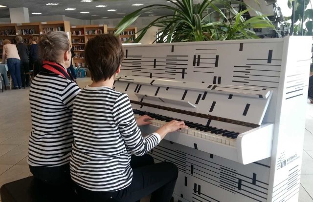 Białe Pianino w Bibliotece Śląskiej