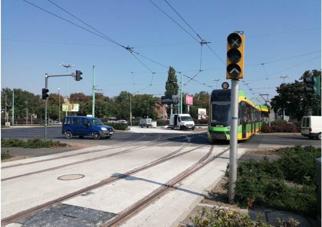Rondo Śródka jest przejezdne dla samochodów, ruch tramwajowy w stronę centrum uruchomiony będzie 2 września.