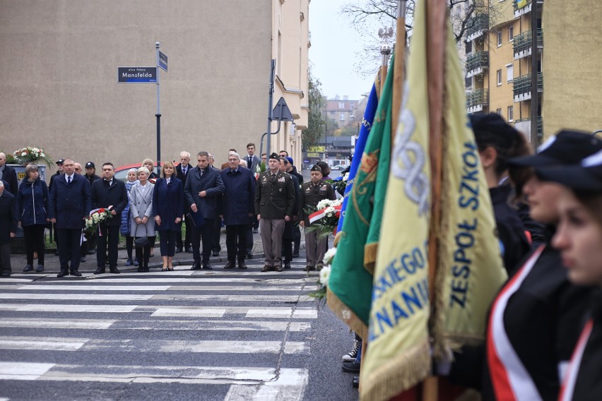 Pod tablicami Petera Mansfelda oraz Romka Strzałkowskiego na...