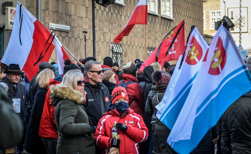 Cały Gdańsk wierzy, że dobro zwycięży! "Nikt nie chciał w tych chwilach być sam. Dlatego tak wszyscy lgnęli do siebie"