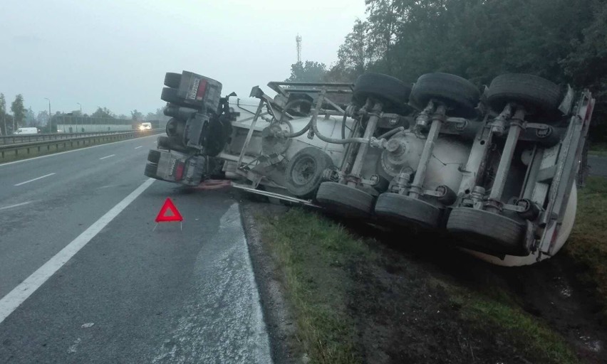 Wypadek na S7 w Kamieniu pod Białobrzegami. Wywróciła się...
