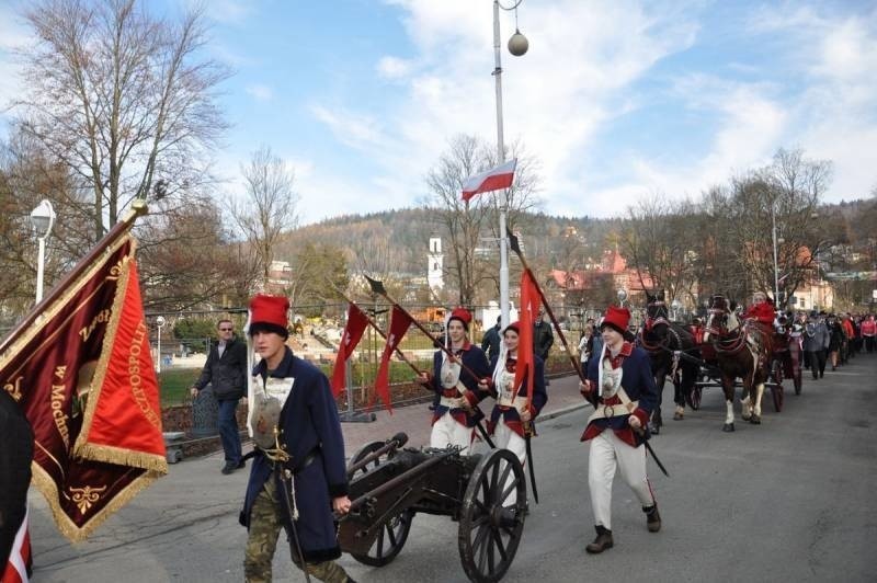 Krynica-Zdrój. Święto Niepodległości z udziałem strażaków, mieszkańców i turystów