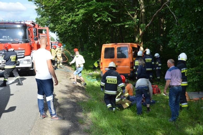 Wypadek na krajowej szóstce. Pięciu poszkodowanych. Jedna z...