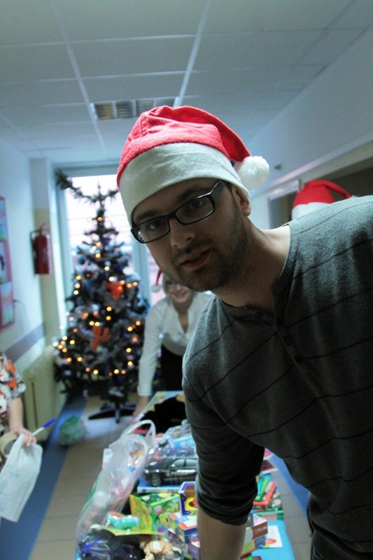 Gwiazdor odwiedził dzieci w szpitalu w Zielonej Górze (zdjęcia)