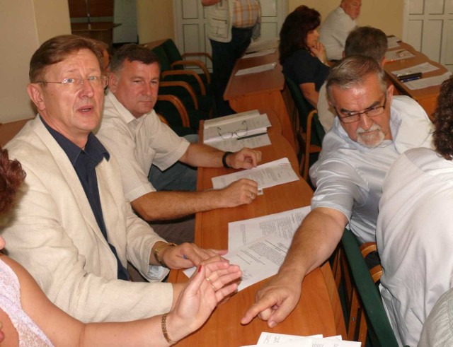 Radni podpisują się pod wnioskiem o odwołanie Dariusza Przytuły z funkcji wiceprzewodniczącego Rady Miejskiej.