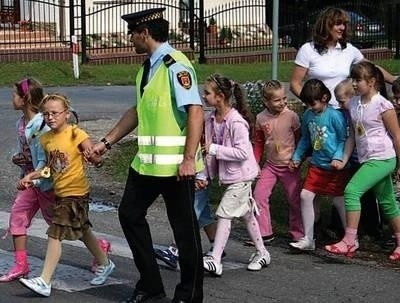 Od ub. roku akcja "Bezpieczna droga do szkoły" prowadzona przez straż miejską obejmuje wszystkie placówki w mieściei gminie. Fot. Jacek Sypień