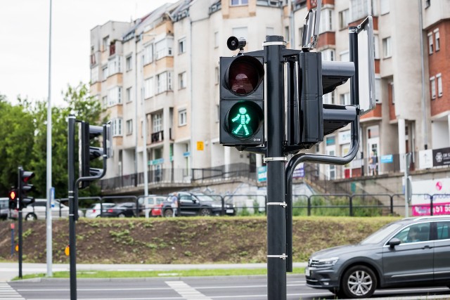 Przeciw sygnalizacji świetlnej nikt nie protestuje, kością niezgody są jednak działające razem z nią brzęczyki.