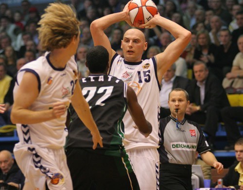 Czarni Slupsk przegrali z Turowem Zgorzelec 64: 68.