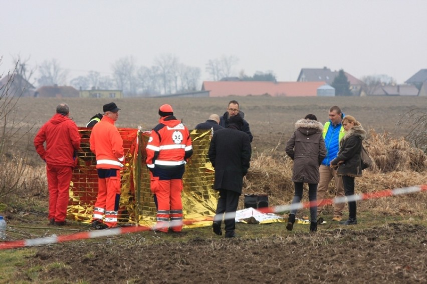 Ciało 27-letniej mieszkanki Komorowa znalezione przy stawie...