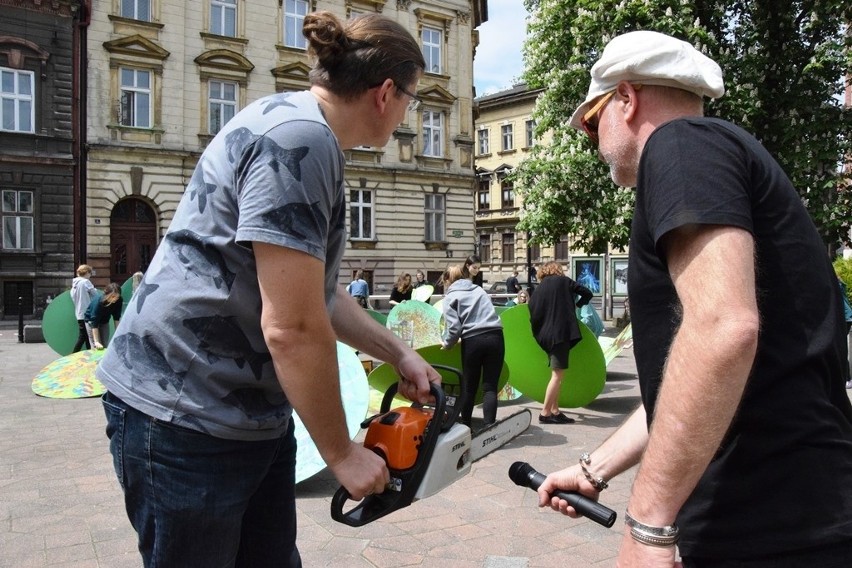 Happening "Pożegnanie drzewa" w Bielsku-Białej