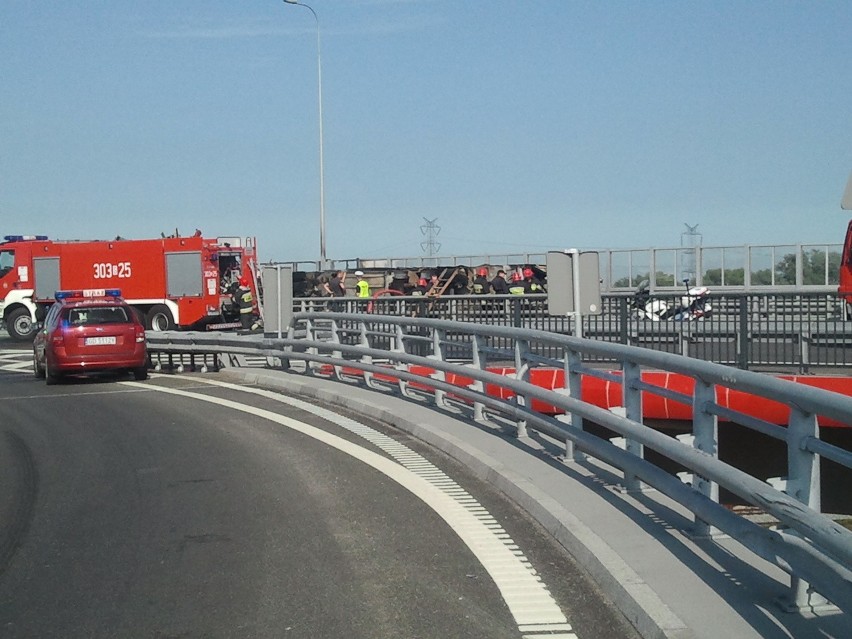 Wypadek na Obwodnicy Południowej. Paliła się ciężarówka [ZDJĘCIA]