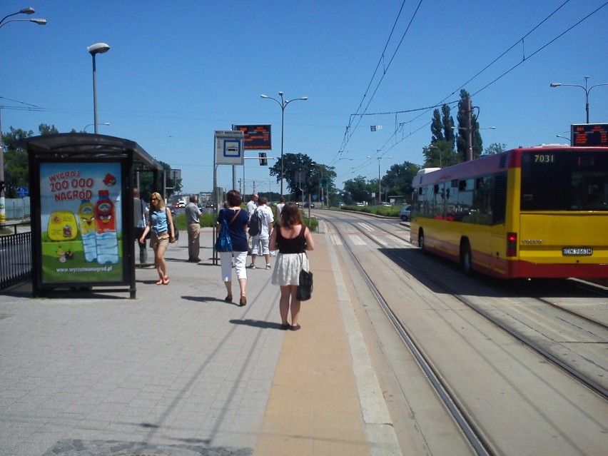Tramwaje wróciły na mosty Warszawskie. Ulga dla pasażerów, bo komunikacja zastępcza to była kpina!