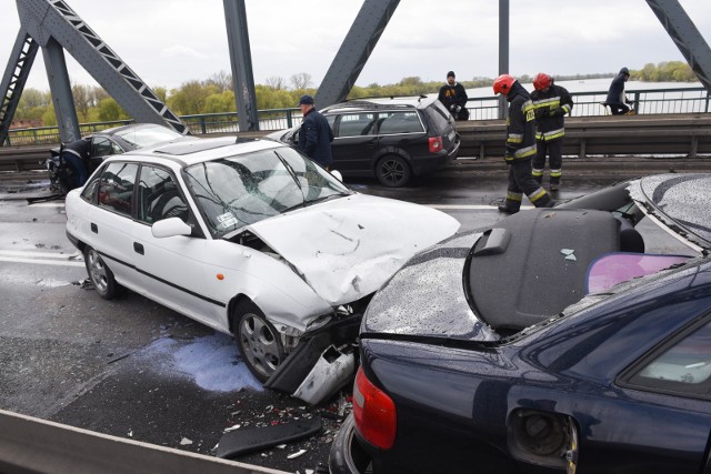 Wypadek na moście w Toruniu