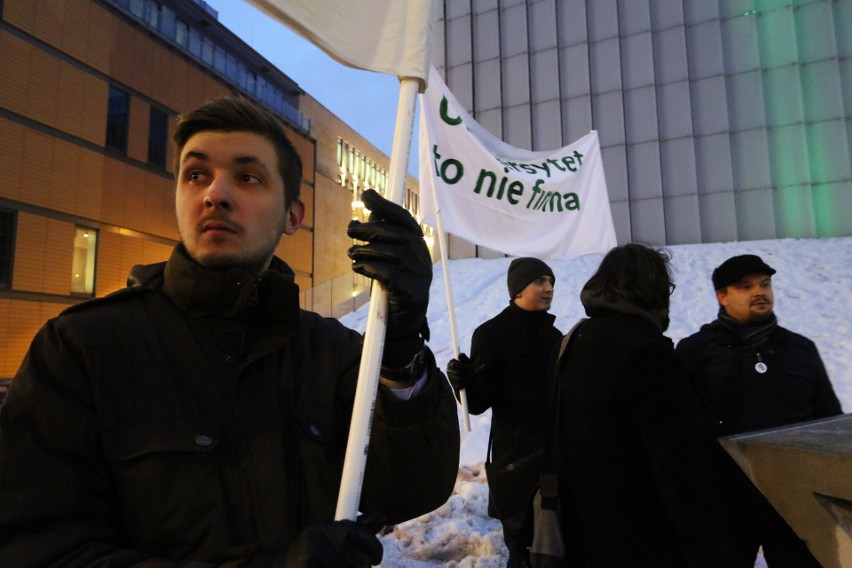 Protest studentów w Lublinie. Zebrali się na placu Teatralnym (ZDJĘCIA, WIDEO)