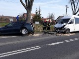 Wypadek pod Kraśnikiem. Bus zderzył się z BMW