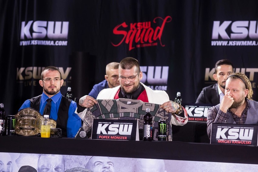 KSW 41: "Freak Fight". Popek dostał od Oświecińskiego sweter...