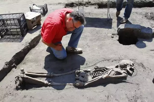 Ludzkie szczątki sprzed 1000 lat znalezione na Śródce przez archeologów.