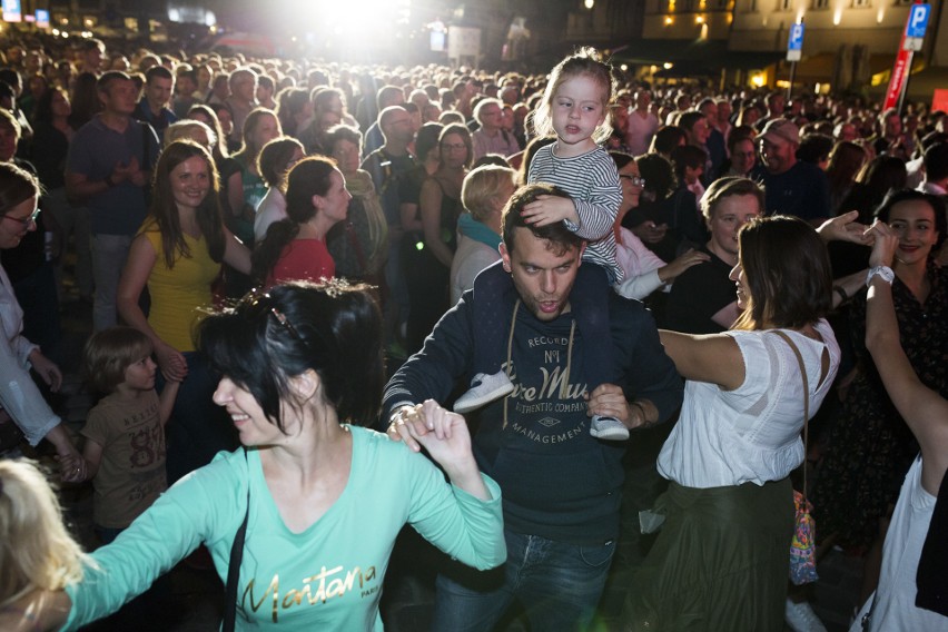 Shalom na Szerokiej. Tysiące osób bawiło się na Kazimierzu [ZDJĘCIA]