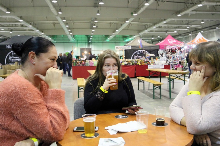 Targi piwne w Lublinie. Około 300 różnych piw na piątej edycji Lubelskich Targów Rzemieślniczych. Zobacz zdjęcia
