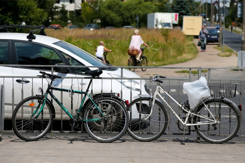 Wrocław: Na Złotnikach mieszkańcy sami zrobili sobie Bike & Ride (ZDJĘCIA)