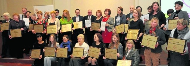 Przedstawiciele miejsc, które kapituła konkursu uznała za przyjazne dla seniorów, odebrali specjalne certyfikaty. Są przyznawane tylko na rok