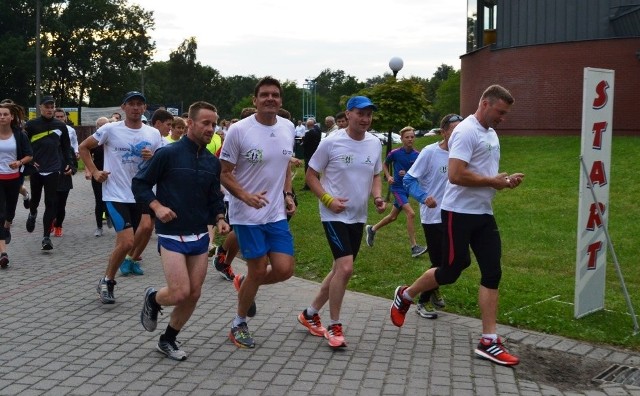Grupa RyTM z Czechowic-Dziedzic podczas wspólnego biegania z ministrem sportu Adamem Korolem